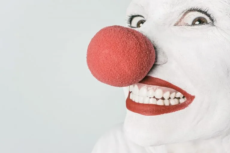 Rappresentazione visiva di accettare - Immagine in evidenza per l'articolo "Mal di denti evolutivo." di CrescitaLibera.