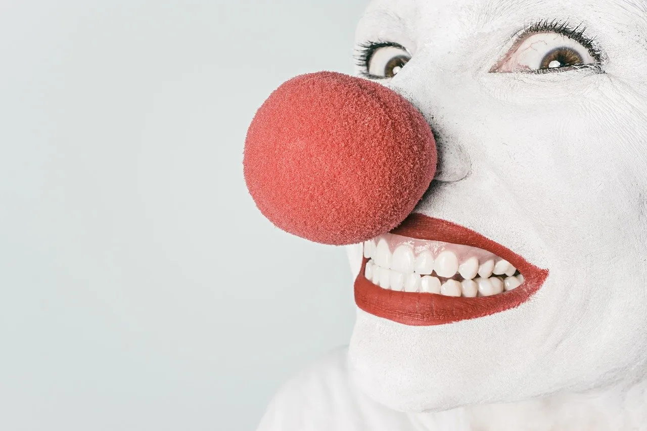 clown-362155_1280 Rappresentazione visiva di accettare - Immagine in evidenza per l'articolo "Mal di denti evolutivo." di CrescitaLibera.