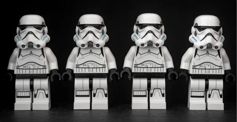 Illustrazione ravvicinata di un soldato Stormtrooper che rappresenta gli ostacoli e i nemici mentali della crescita personale