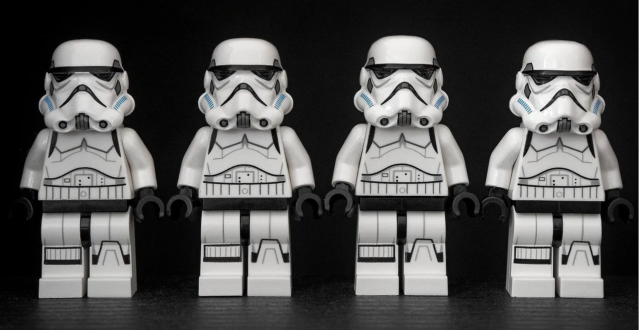 Illustrazione ravvicinata di un soldato Stormtrooper che rappresenta gli ostacoli e i nemici mentali della crescita personale