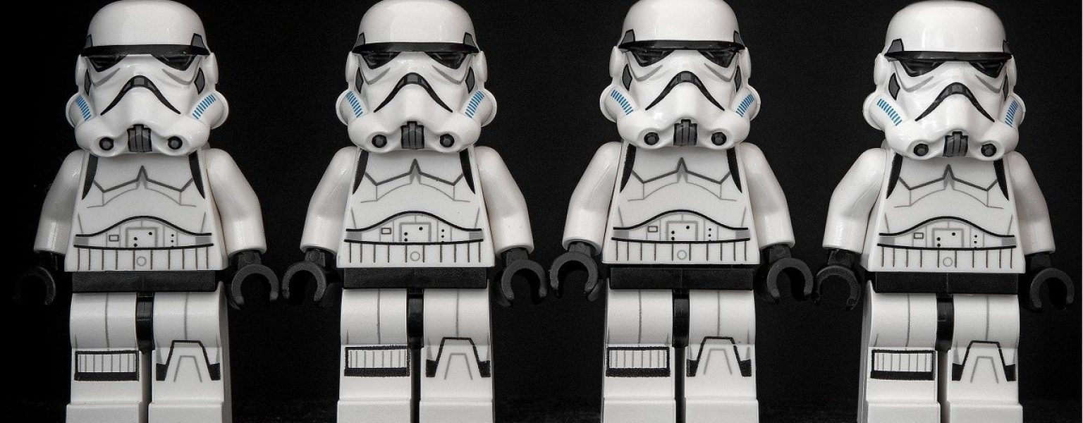 Illustrazione ravvicinata di un soldato Stormtrooper che rappresenta gli ostacoli e i nemici mentali della crescita personale
